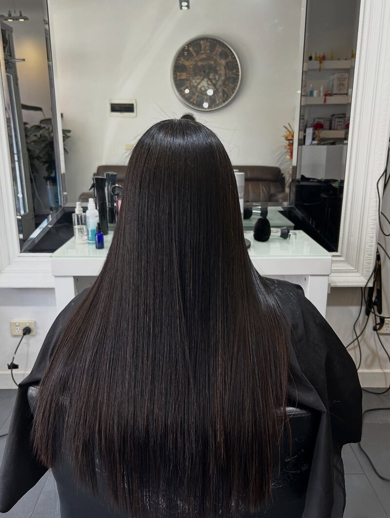 Hair after a keratin smoothing appointment at Akila in Oakleigh: long dark brown hair, smooth from root to ends